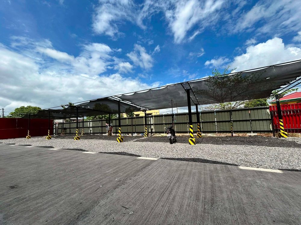 Covered parking area at Papa Tantan Apartelle