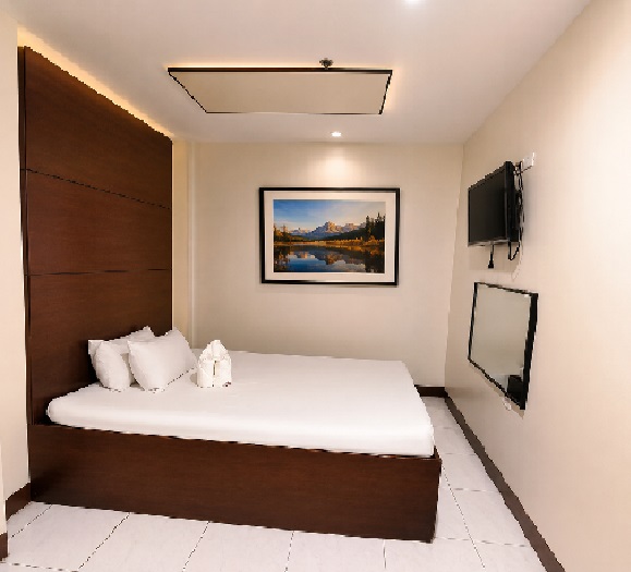 Regular Room at Papa Tantan Apartelle